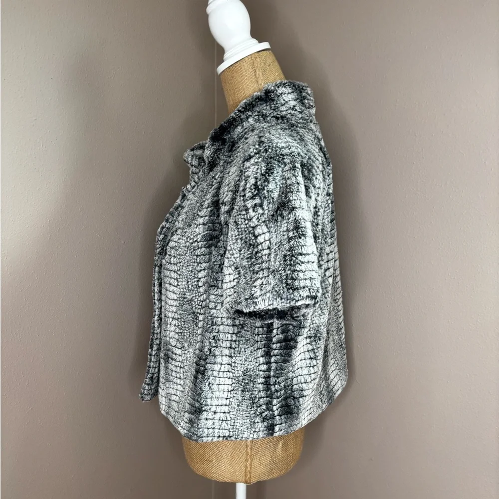 Joseph Ribkoff Faux Fur Cape Sz 12 Cropped Jacket Black White Gray Button Up - Picture 2 of 9
